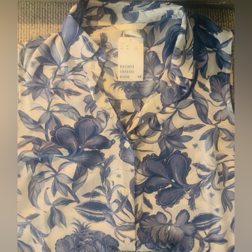 H&M Blue Floral Sleeveless Button-Down Blouse (Size 10 / EUR 42) - Picture 3 of 3